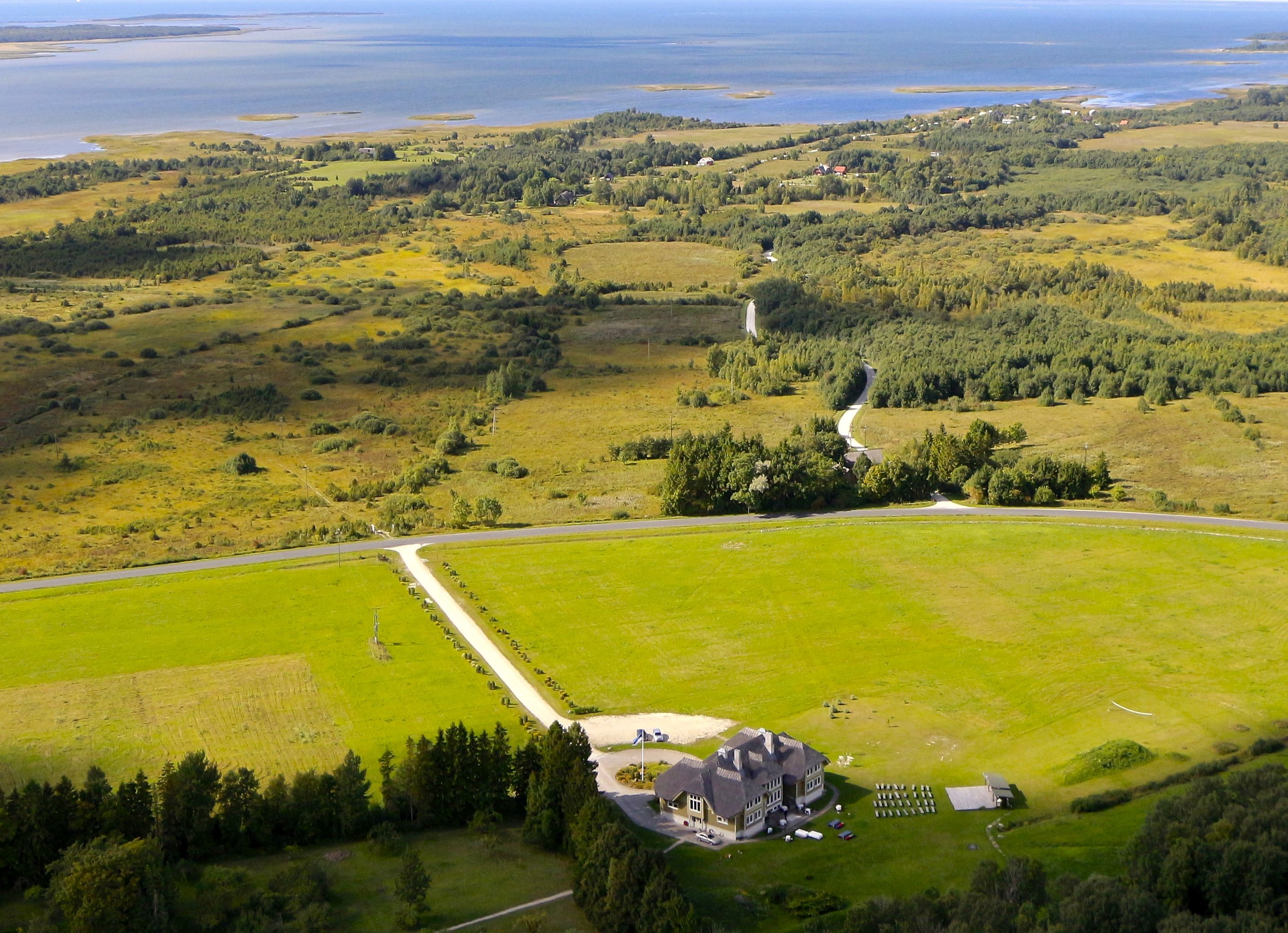 Altmõisa Külalistemaja laagriala õhust tehtud vaade idakaarest lääne suunas.
